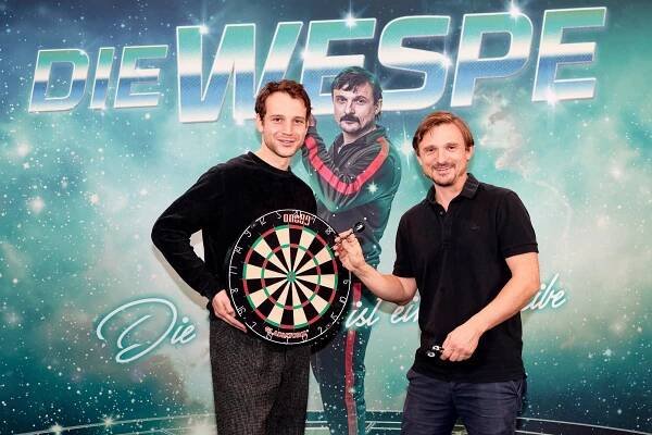 Photocall zum Start der sechsteiligen Sky-Serie "Die Wespe" im Dorint Hotel am Kurfürstendamm in Berlin 24.11.2021 - Leonard Scheicher, Florian Lukas - Die Wespe - Z akcí