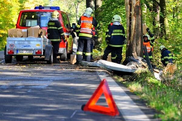 FOTO: Nehoda kamionu v Jiříkovské ulici v Rumburku