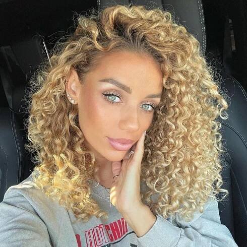Tuscan Sunned Hair Is the Perfect Shade for Curly Girls