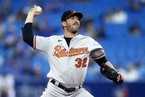 Matt Harvey pitches with the Orioles in 2021