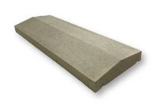 Betonová stříška na zídky a plotové dílce – průběžná sedlová hladká (50 × 18 cm) Barva: Oranžová