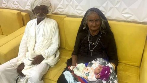 FOTO: Tohle je nejstarší matka na světě! V kolika letech se jí povedlo porodit?
