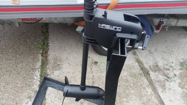 Elektromotor Haswing 65 Lb s Maximilizerem a Sklopnou Rukojetí 12V
