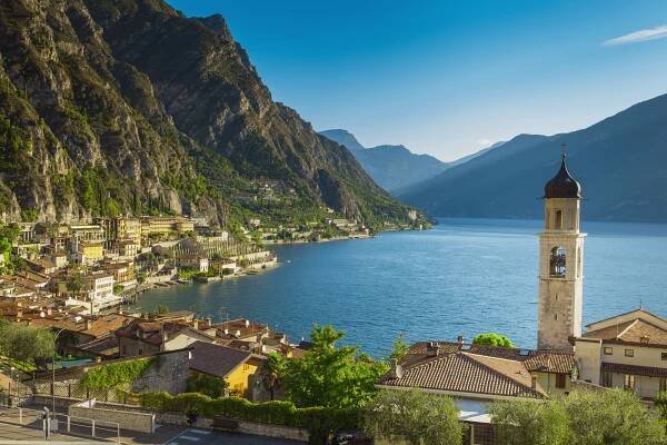The Great Lakes of northern Italy in Spring - Italia.it
