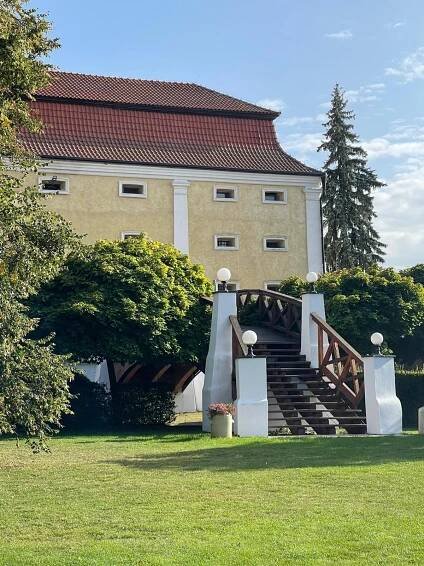 Dvůr Pecínov, Struhařov - recenze, hodnocení zákazníky | Hotel.cz