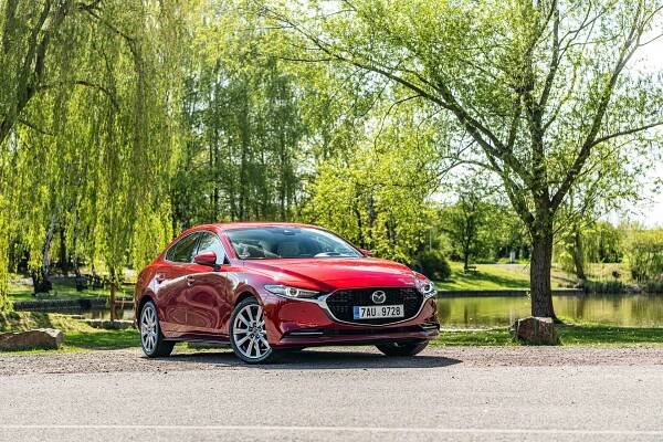 Test Mazda3 sedan Skyactiv-X180 2020: Vynikající kombinace - roadblog.cz