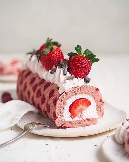 Valentínska roláda s jahodami (vegan) - Surová Dcérka