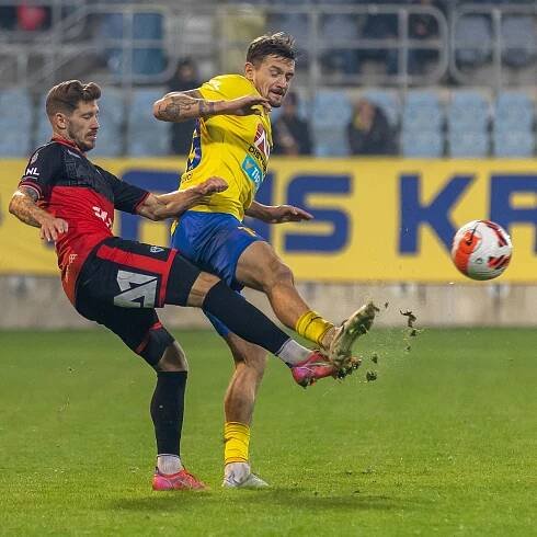 Podívejte se: Jakub Yunis trefil Opavě tři body