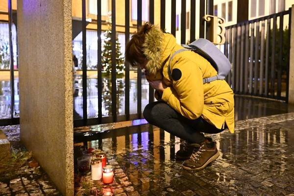 Nejtěžší chvíle. Psycholog popisuje, jak vypadá krizová pomoc po střelbě v Praze