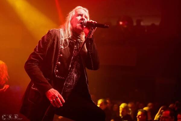 SAXON, GIRLSCHOOL, GRAND SLAM – 19. 2. 2025, Praha, Lucerna Music Bar | Spark Rock Magazine