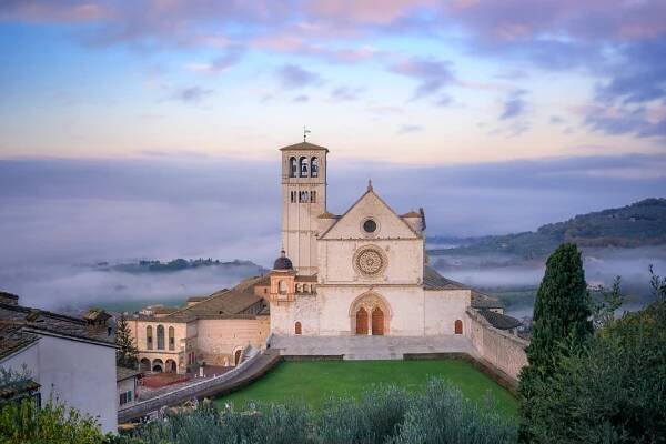the-majestic-basilica-of-san-francesco-in-assisi-2021-09-02-08-33-01-utc (1).jpg