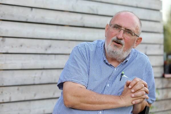 Psychiatr Jan Pfeiffer kritizuje přístup vlády k reformě psychiatrie. „Zavírat lidi do léčeben je úplně zvrácená...