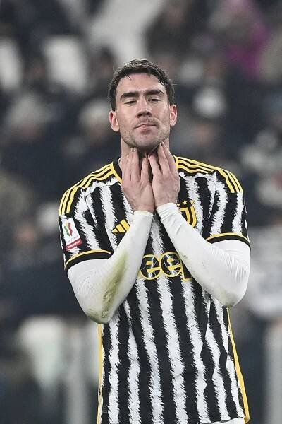Dusan Vlahovic of Juventus FC reacts during a soccer match.