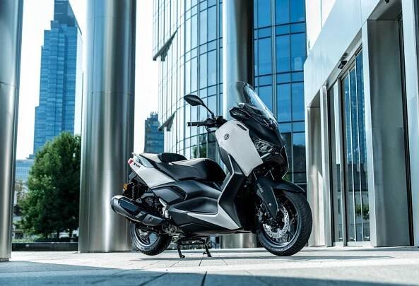 Yamaha XMAX 300 Tech MAX+ 2025 Ceramic Grey (6)