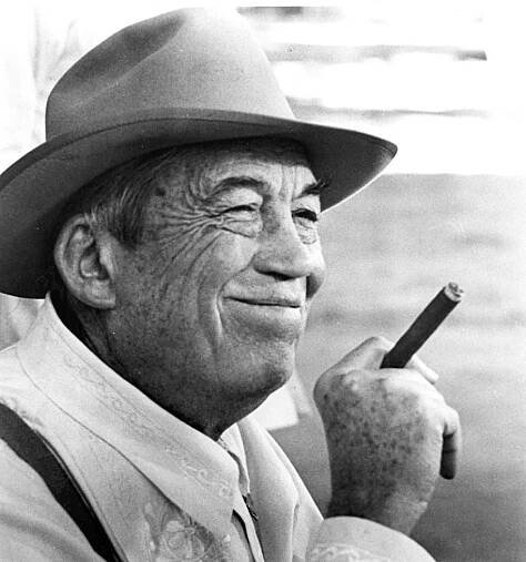 Súbor:John Huston - publicity (cropped).JPG