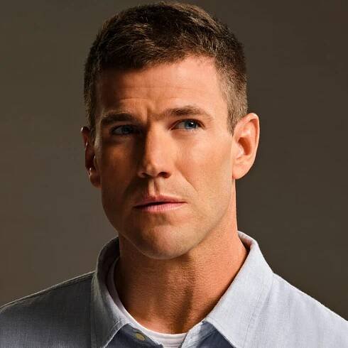 'NCIS: Origins' Reveals First Look at Austin Stowell as Young Gibbs Ahead of Series Premiere