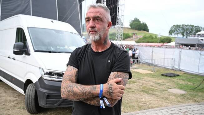 Mafiánské praktiky herce Matouše Rajmonta. Syn Ivy Hüttnerové s baseballkou rozmlátil kadeřnictví, už je v hledáčku policie – eXtra.cz