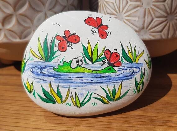 Pin by Radka K on Malované kameny | Rock painting patterns, Rock painting art, Painted rocks