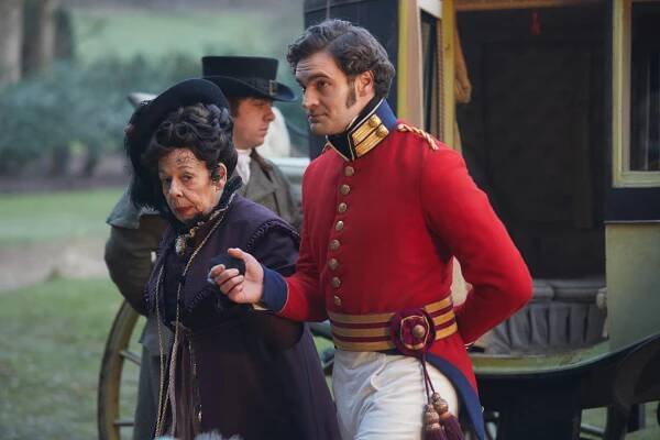 Frances de la Tour, Tom Bateman - Jarmark marnosti - Slečna Sharpová si nachází přátele - Z filmu