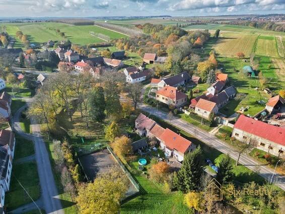 Prodej stavebního pozemku 1000 m², Panoší Újezd - Six Reality s.r.o