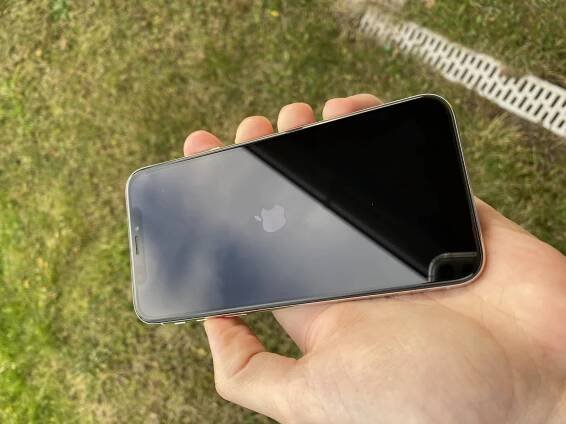Prodám iPhone XS 64gb – Silver za 11 490 CZK - 2/2021 - Apple Bazar