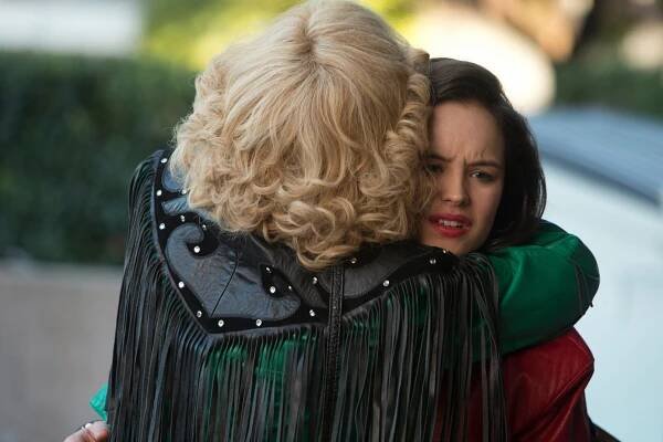 Goldbergovi - The Adam Bomb - Z filmu - Hayley Orrantia