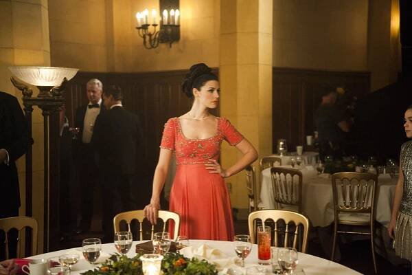 Šílenci z Manhattanu - Na tresčím bále - Z filmu - Jessica Paré