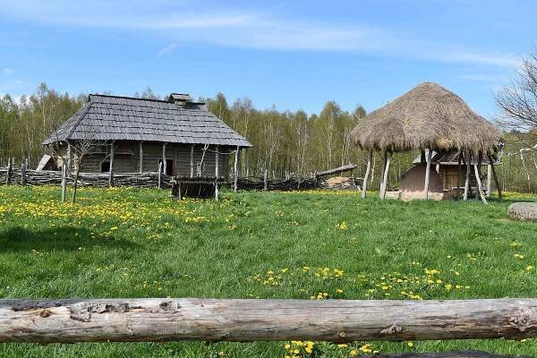 Zážitkový park Zeměráj u Kovářova.