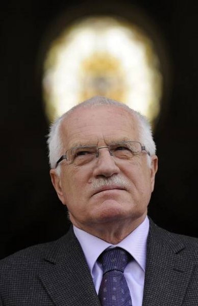 Klaus se lekl odborářů. Ruší čtvrteční oslavu narozenin