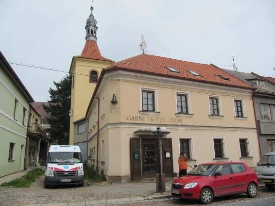 Soubor:Kostelec nad Černými lesy, hotel Zvon.jpg