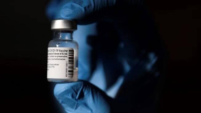 Vakcína proti covid-19 od firem Pfizer/BioNTech už je v Česku.