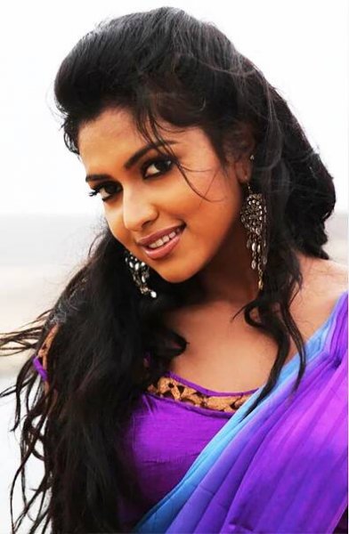 Amala Paul – Sexy show – IndianGalz