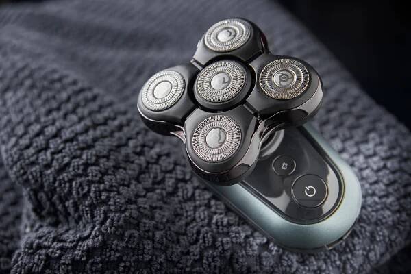 Holicí strojek na hlavu Remington RX7 XR1600