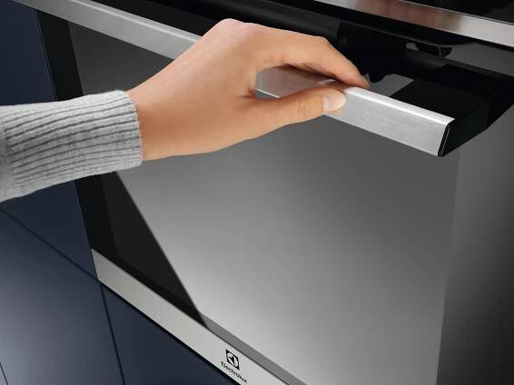 ELECTROLUX 700 SteamCrisp EOC9P31WX