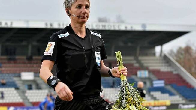 Rozhodčí Adámková si premiéru v Olomouci užila. I po špatné noci