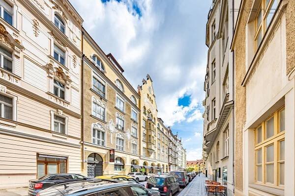 PRODÁNO. Pronájem vybaveného bytu 2+1 s parkovacím místem v ceně nájemného, Praha 1 - Bílkova - FARAON reality