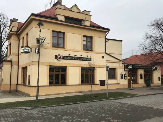 Čerstvě namíchaný tatarák s paprikovým olejem: 300 nebo 500 g s topinkami
