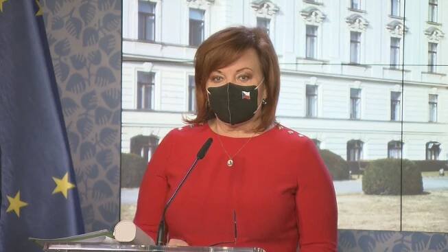 Tvrdý lockdown tu může být i půl roku. Ekonomika to vydrží, řekla Schillerová