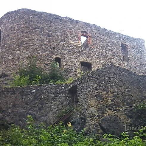 zřícenina hradu Vlčtejn