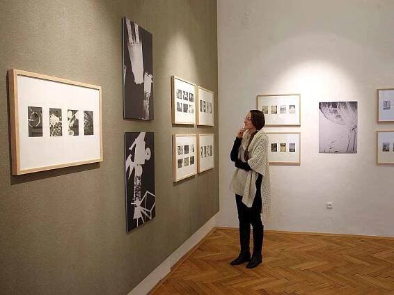 Výstava Alex Beran Zlínské odpoledne, kresby a fotografické experimenty v galerii Václava Chada ve Zlíně.
