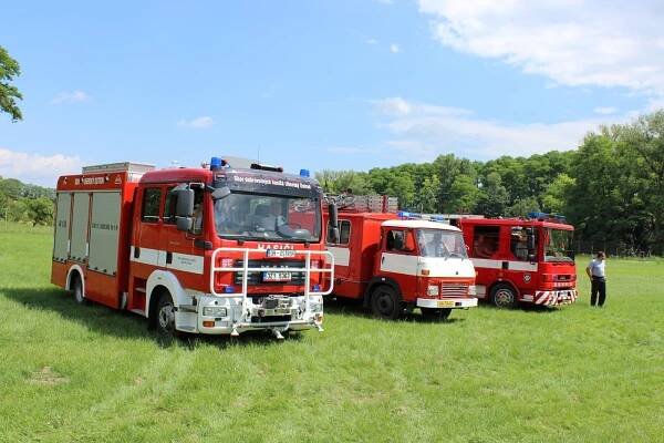 Ostrožská Lhota má požehnané zásahové vozidlo Volvo, přijelo až z Holandska | POŽÁRY.cz - ohnisko žhavých zpráv | hasiči