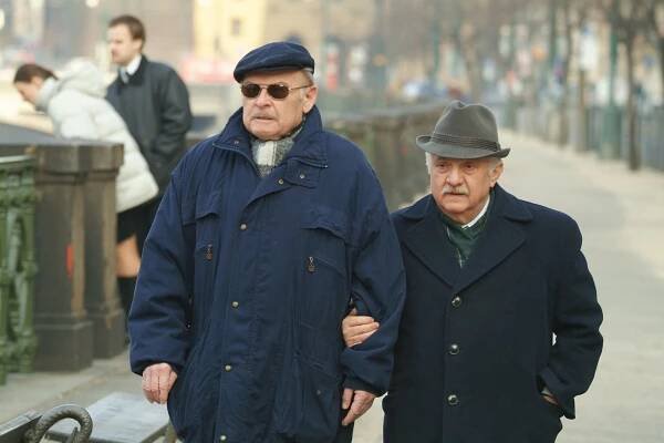 Náves - Třešňové květy - Z filmu - Luděk Munzar, Marián Labuda st.