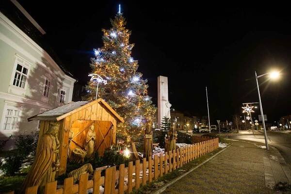 Kouzlo večerních procházek městem. Navštivte Třebíč a Moravské Budějovice