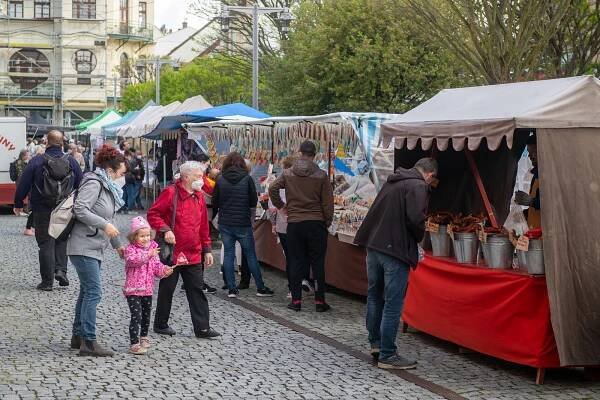 FOTO: Sobotní farmářské trhy v České Lípě nabídly i řemesla