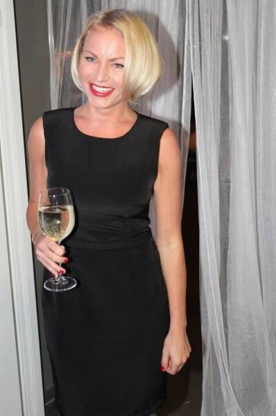 Sexy blond česká zpěvačka se vrací k dlouhým vlasům: V chlapeckém sestřihu si připadala hnusná. Souhlasíte?