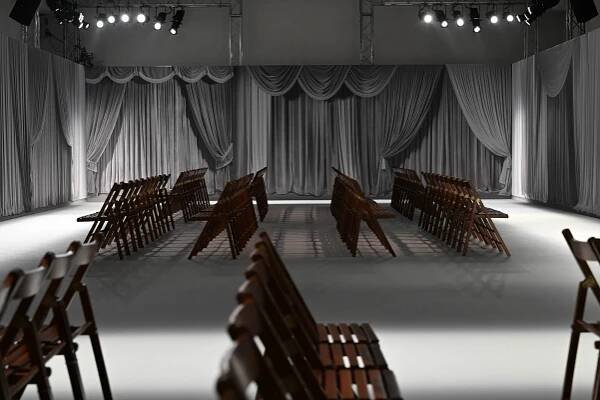 MOSCHINO – Without Production