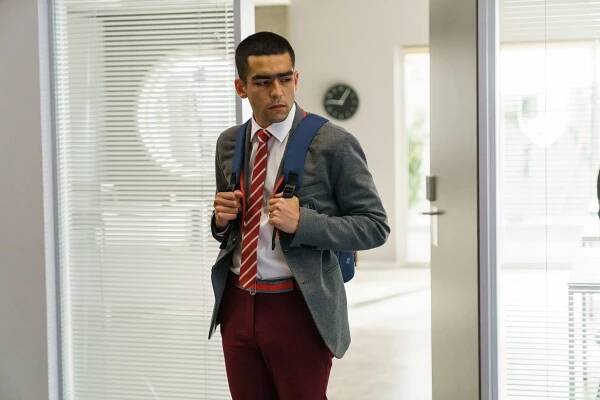 Seriál Elite, který se na Netflixu neskutečně propadl, bude konečně končit. Bohužel v tom nejhorším