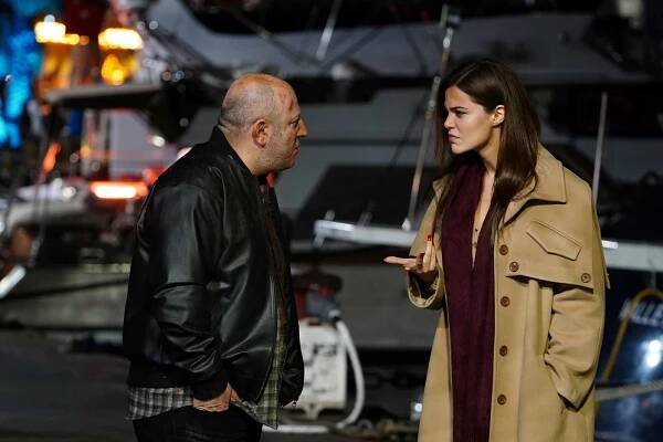 Serkan Keskin, Hilal Altınbilek - Şahane Hayatım - Episode 10 - Z filmu