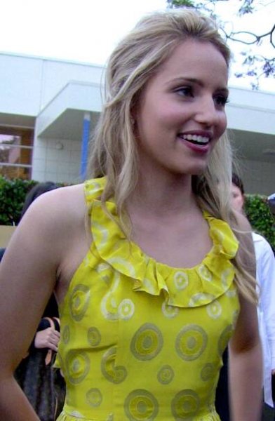 Soubor:Dianna Agron 2009.jpg – Wikipedie