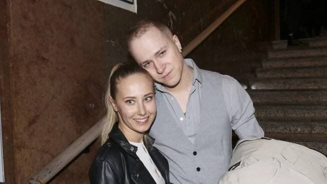 Se Šárkou si tykáme, říká o tchyni partner dcery Grosse. Vztah Denisy a Filipa nemá chybu